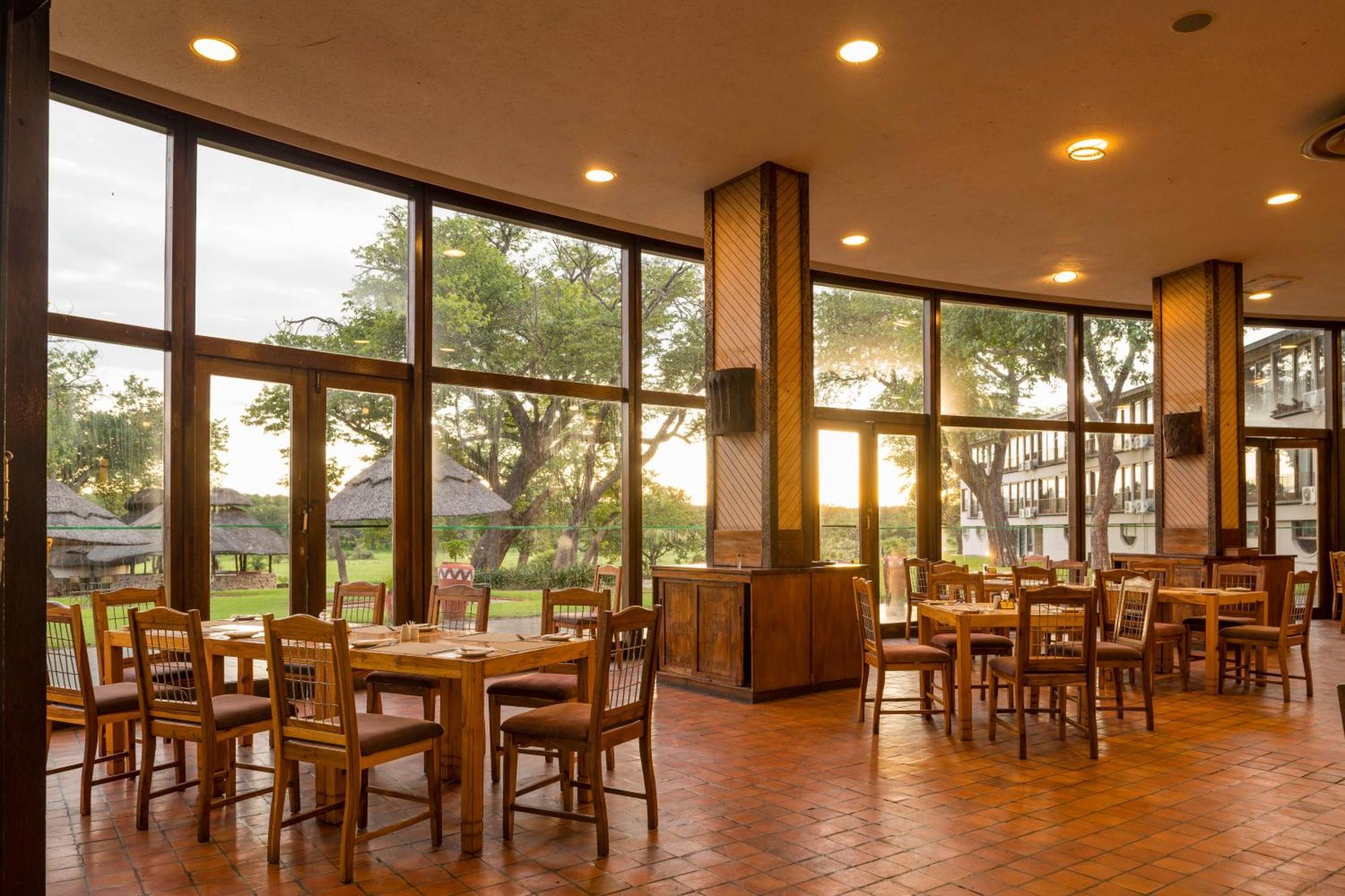 Hwange Safari Lodge Dete Екстер'єр фото